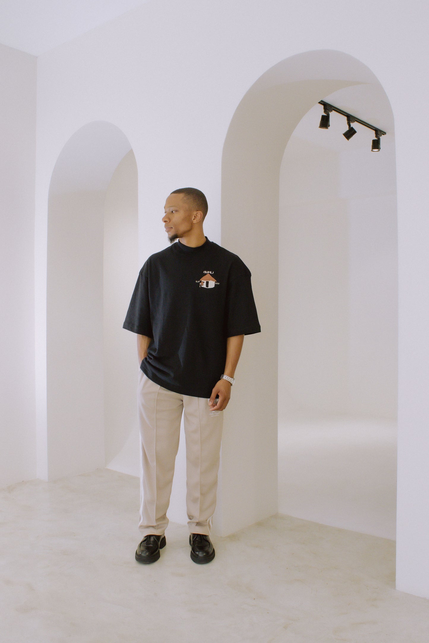 SUHU HUT T-SHIRT, BLACK