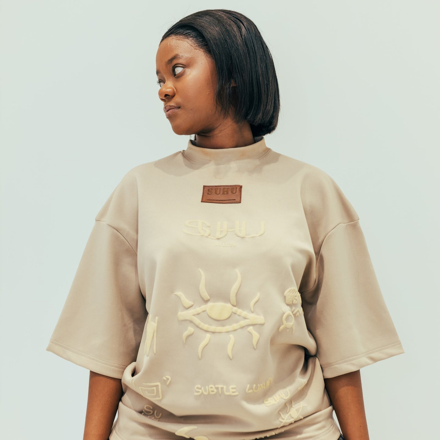 SUHU FRON FACING EYE T-SHIRT