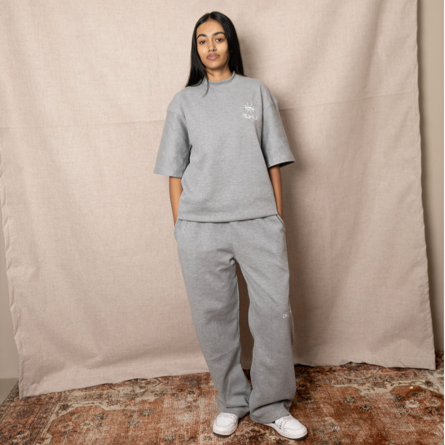 SUHU Model in grey sweat set