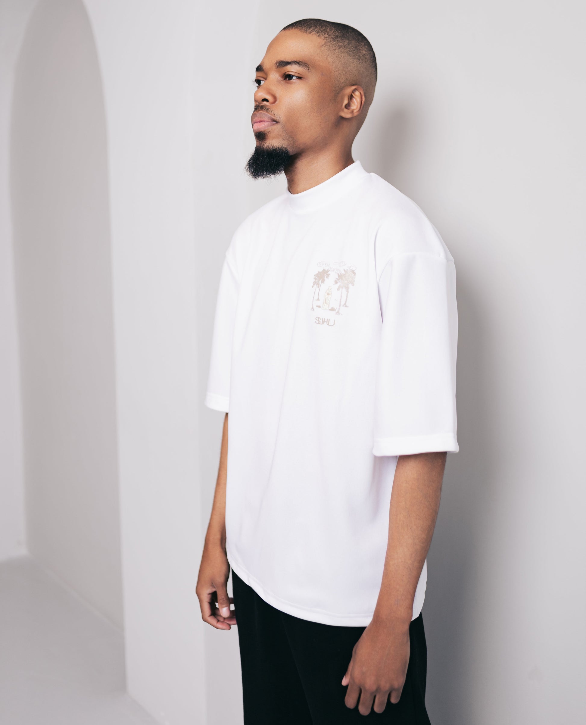 SUHU Model wearing a white t-shirt with a logo against a plain white background